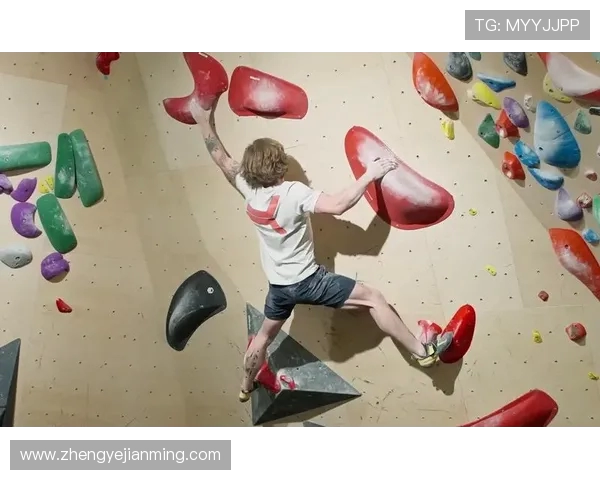 广州攀岩队与成都攀岩队赛后复盘探讨灵活性表现与战术调整