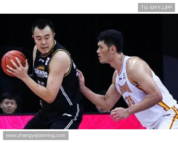 成都篮球队以90分领跑世锦赛积分榜展现强大实力和团队合作精神