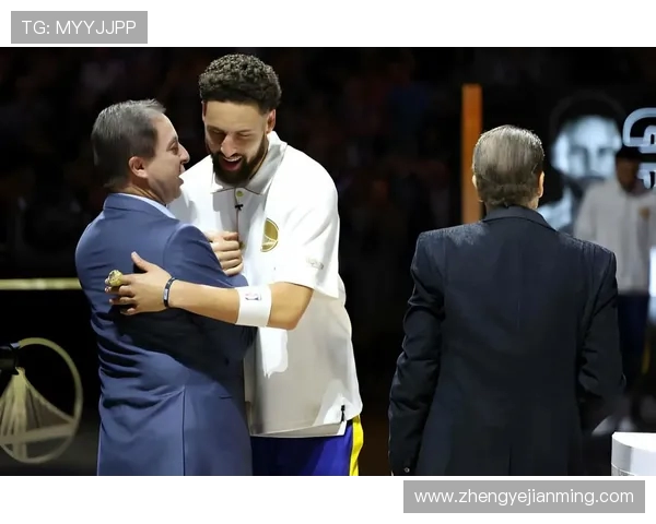 勇士与魔术对决NBA赛场上的激情碰撞与精彩瞬间解析